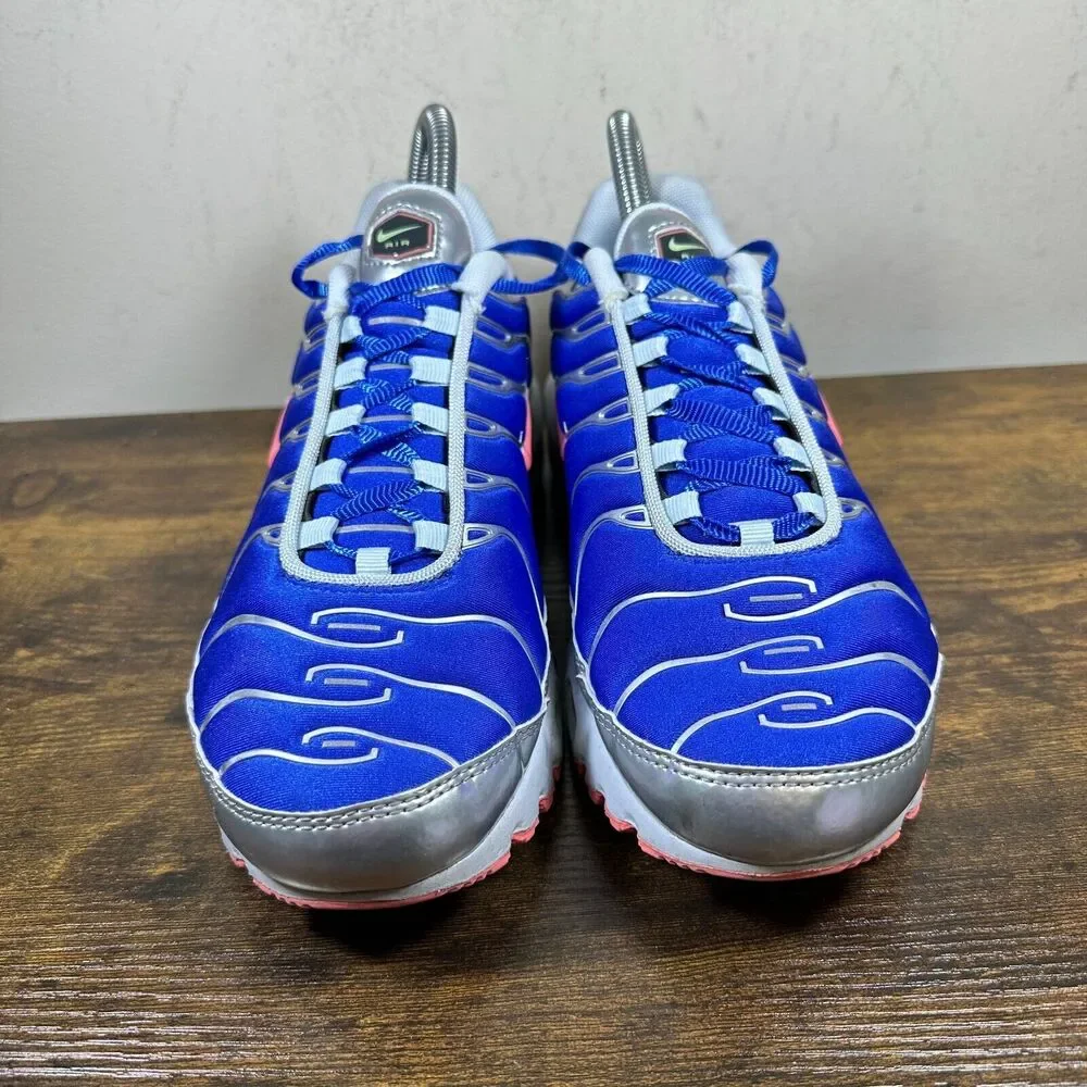 Nike Women’s Blue Pink Accent Athletic Sneakers